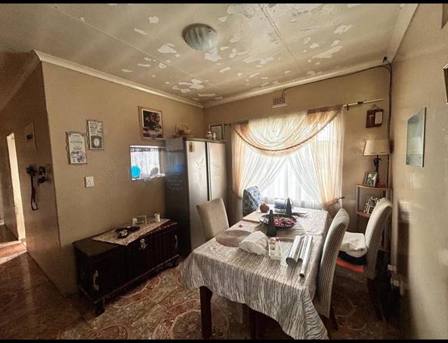 3 BEDROOM HOUSE FOR SALE IN DERSLEY